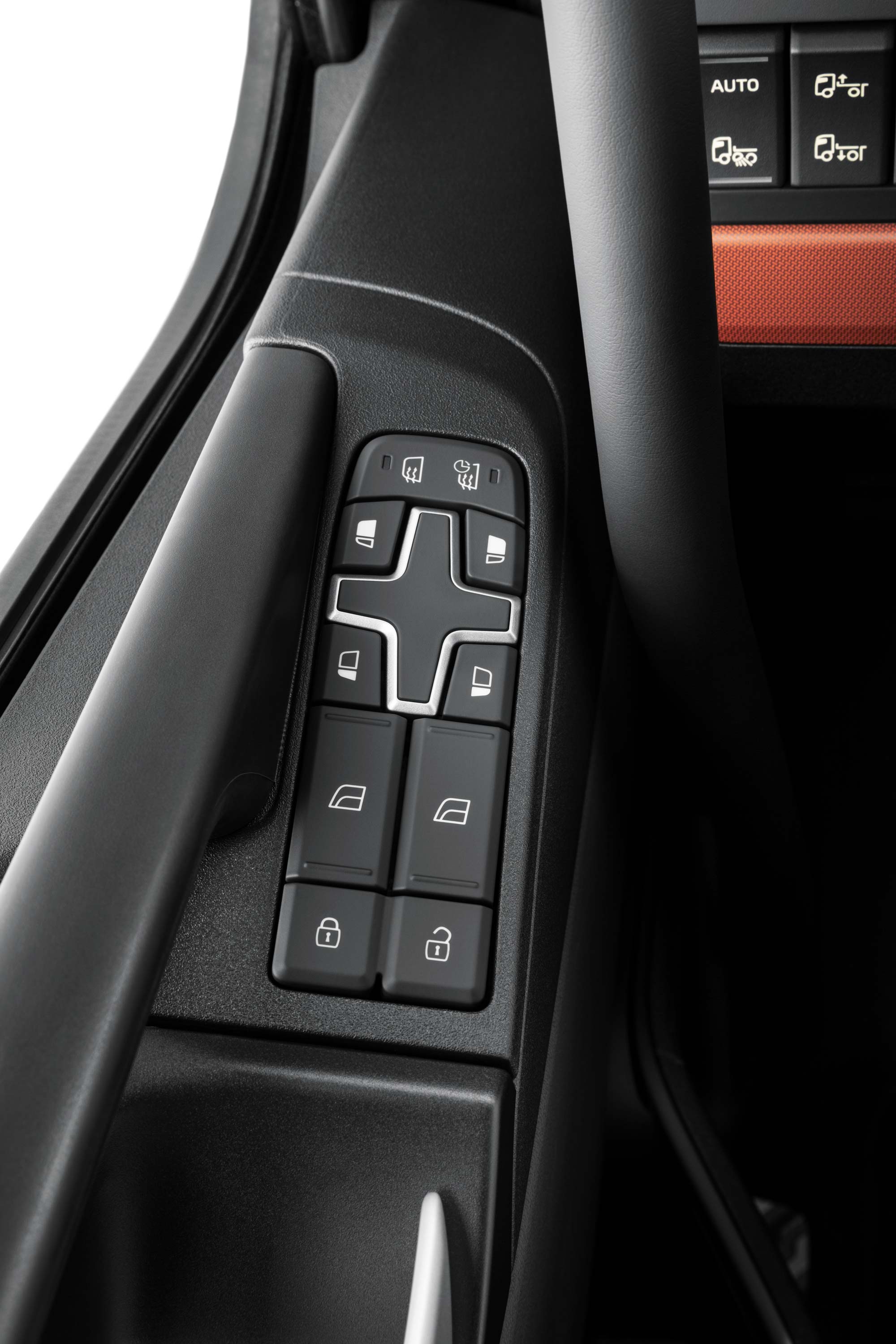 Елементи керування вбудовані в салон Volvo FH16 для полегшення доступу.