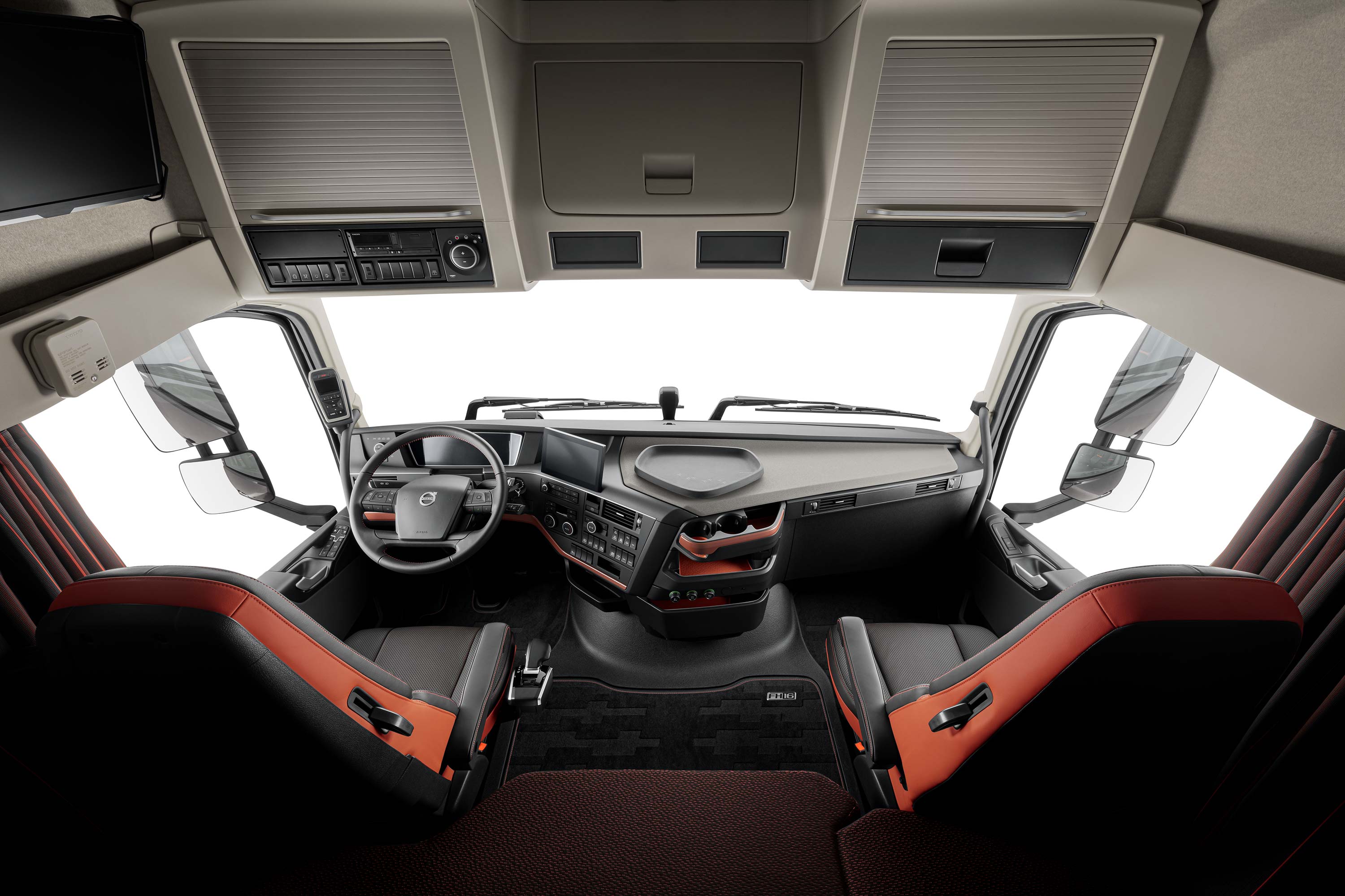 Volvo FH16 пропонує унікальний зовнішній вигляд і достатньо простору.